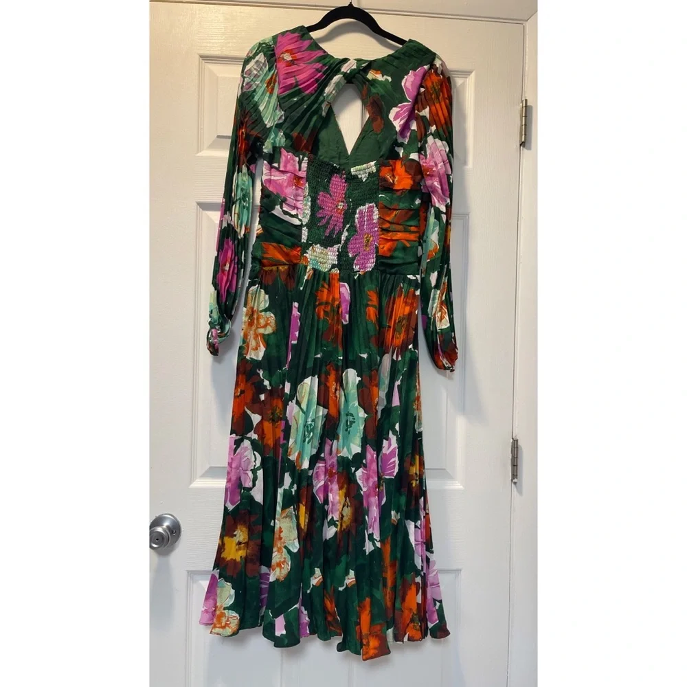 Anthropologie By Anthropologie
Pleated V-Neck Dress Size 4 - Picture 8 of 10